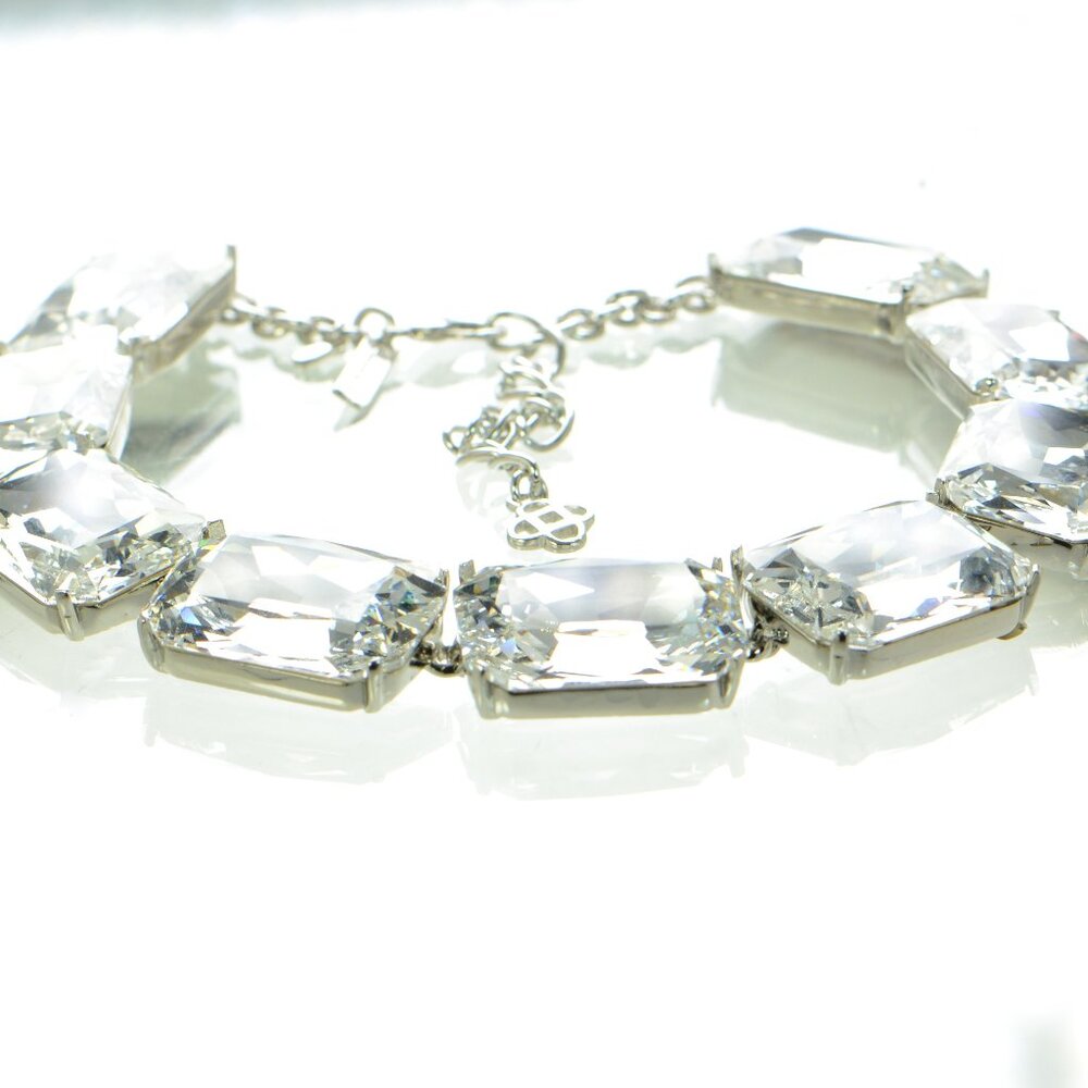 Oscar de la Renta Bold Crystal Necklace - Picture 3 of 4